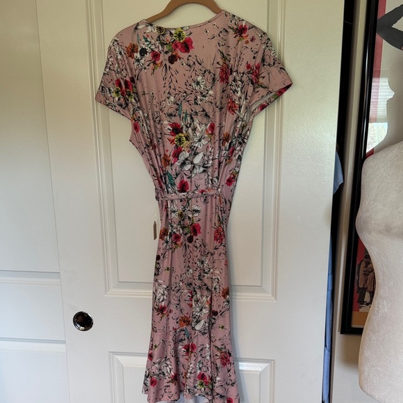 Elegant Floral Midi Dress in Pink - Picture 5 of 9